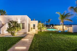 Villa Nica in Sicily for Rent | Villa with Pool Near the Sea - Patio