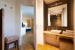 Villa Pigna Blue in Sicily for Rent | Villa with Private Pool and Seaview - Bathroom