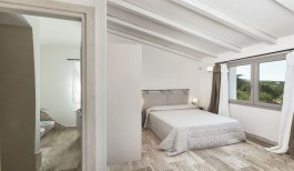 Luxury Villa Solemia in Sardinia for Rent | Villa with Pool and Seaview - Bedroom with En-suite Bathroom