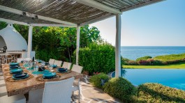 Luxury Villa Ambra in Sardinia for Rent | Villa with Pool and Sea View - Table on Terrace