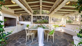 Luxury Villa Bianca in Sardinia for Rent | Villa with Private Pool - Table