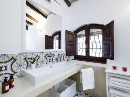 Luxury Villa Blue Moon in Sicily for Rent | Villa wth Pool and Seaview - Bathroom