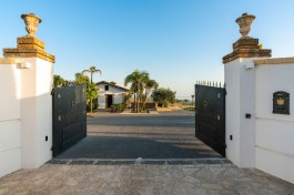 Luxury Villa Camemi in Sicily for Rent | Villa with Pool and Seaview - Gate