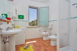 Villa Conchiglia in Sicily for Rent | Bathroom