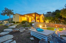 Villa Conchiglia in Sicily for Rent | Villa with pool in sunset
