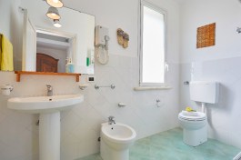 Villa Delfino in Sicily for Rent | Bathroom