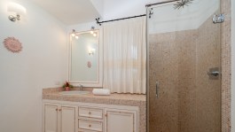 Luxury Villa Eleonora in Sardinia for Rent | Villa with pool and sea view - bathroom