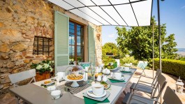 Luxury Villa Gaia in Tuscany for Rent - breakfast on terrace