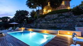 Luxury Villa Gaia in Tuscany for Rent - pool in sunset