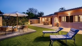 Luxury Villa Gea in Sardinia for Rent | Evening in the garden