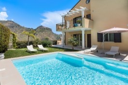 Rent Villa Giutitta in Taormina | Private Pool
