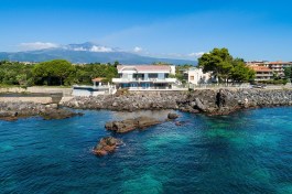 Luxury Villa Isabella in Sicily for Rent | Villa with Pool at the Sea