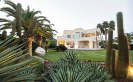 Luxury Villa La Plage in Sicily for Rent | Noto | Villa on the Beach