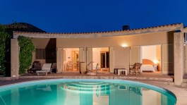 Luxury Villa Li Baietti in Sardinia for Rent | Villa with pool and sea view - night at pool