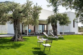 Luxury Villa Nettuno in Sicily for Rent | Villa near the Beach