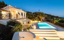 Luxury Villa Pales in Sicily for Rent | Villa with Pool and Seaview - Villa by Night