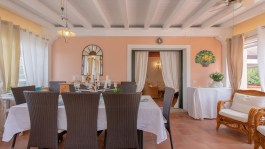 Luxury Villa Rudargia in Sardinia for Rent | Villa with private pool - table