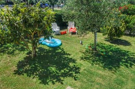Apartment in Villetta Dino in Tuscany for Rent | Garden in Resort